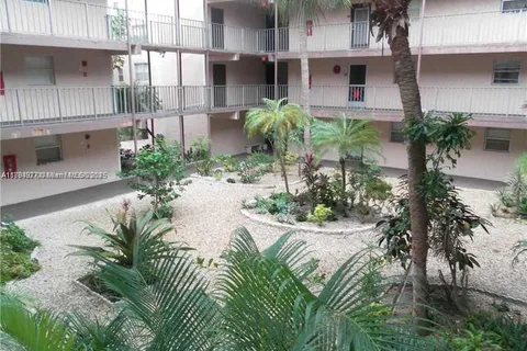 2850 Somerset Dr # 105L, Lauderdale Lakes FL 33311