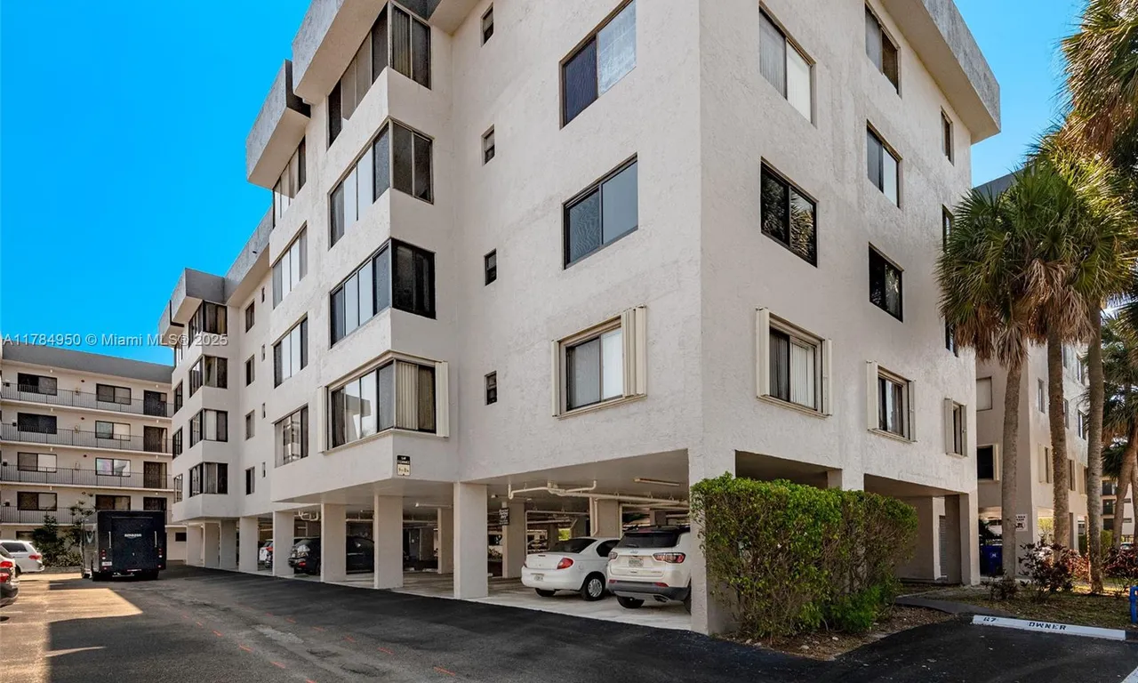 8010 Hampton Blvd # 304, North Lauderdale FL 33068