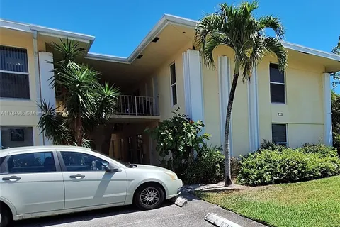 733 Hummingbird Way # 6, North Palm Beach FL 33408