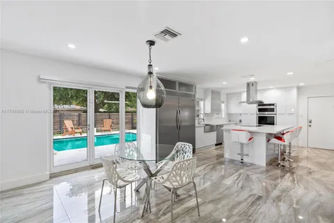 2666 NE 35th Dr, Fort Lauderdale FL 33308