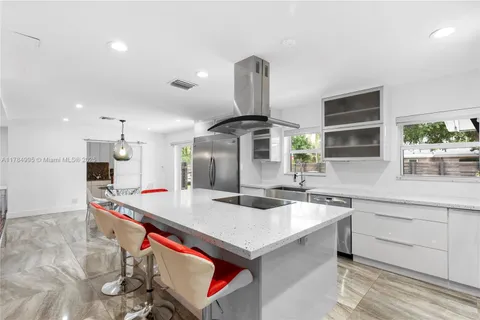 2666 NE 35th Dr, Fort Lauderdale FL 33308