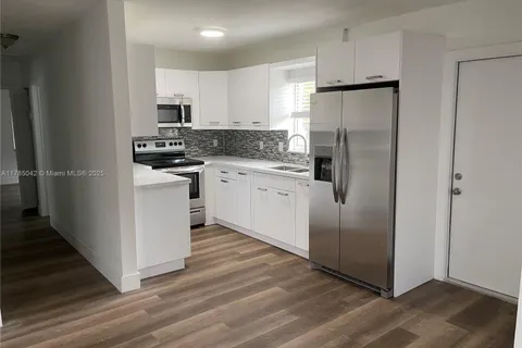 1460 NE 143rd St, North Miami FL 33161