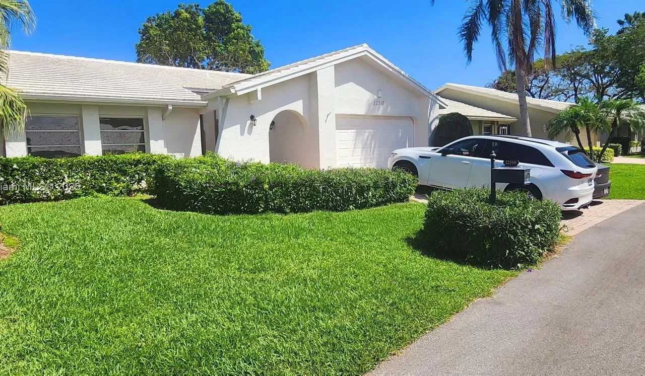 22310 Cameo Dr E, Boca Raton FL 33433