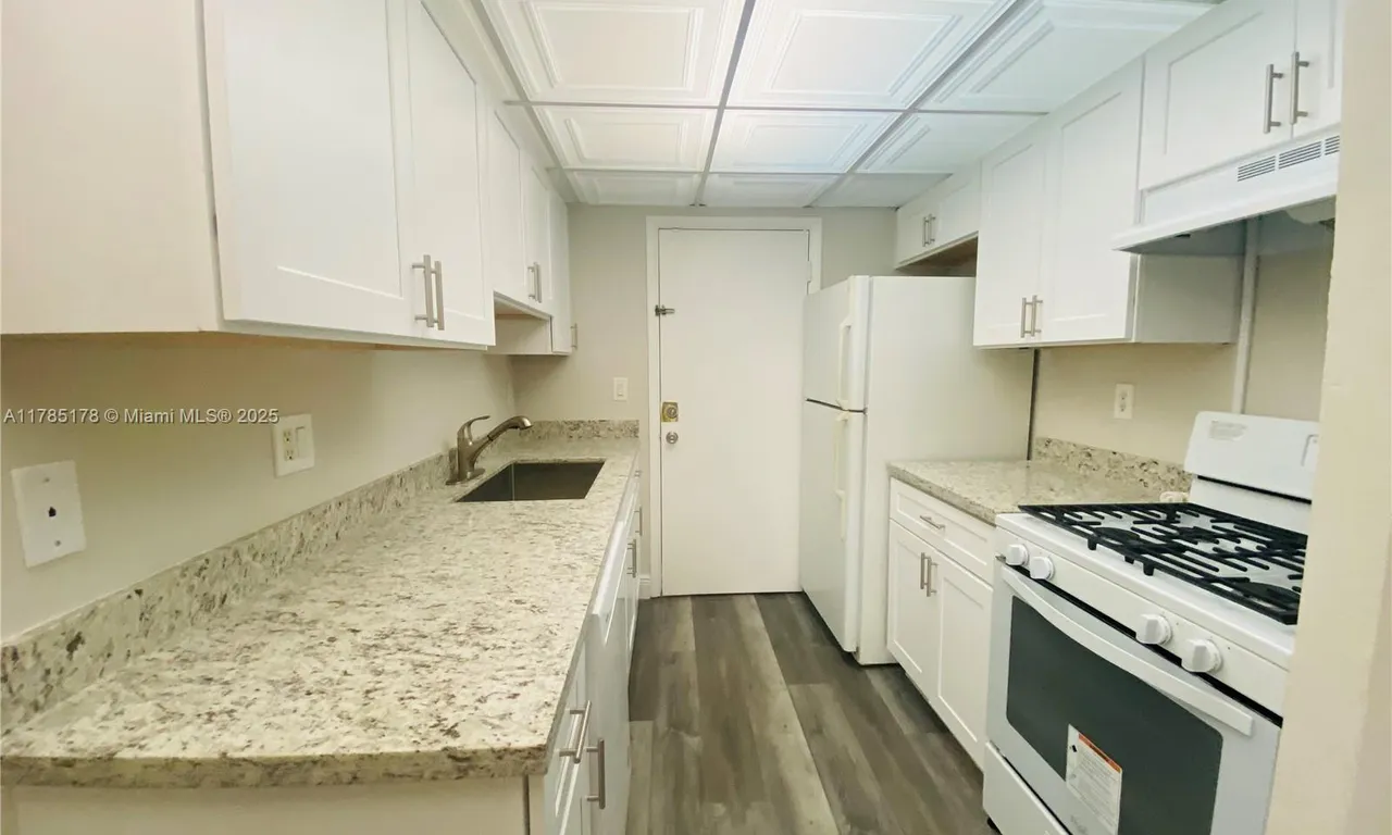 17901 NW 68th Ave # T206, Hialeah FL 33015