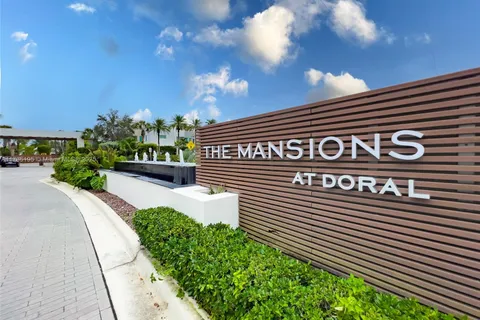 10561 NW 68th Ter, Doral FL 33178