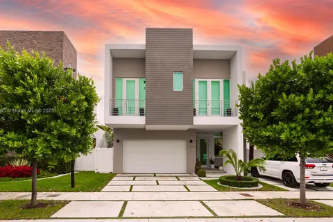 10561 NW 68th Ter, Doral FL 33178