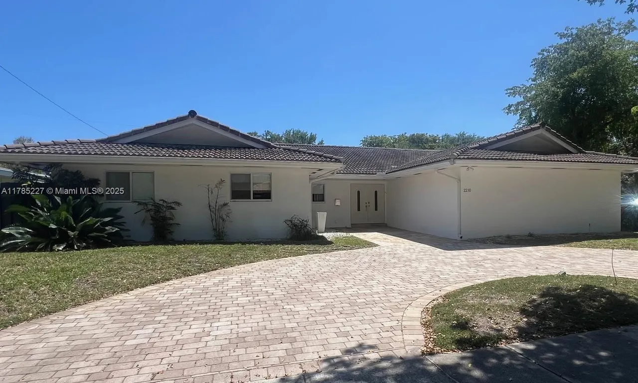 2210 NE 202nd St # 202, Miami FL 33180