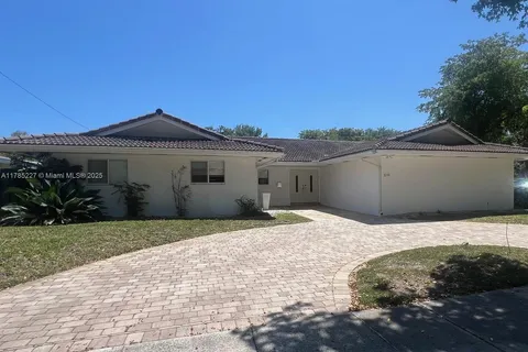 2210 NE 202nd St # 202, Miami FL 33180