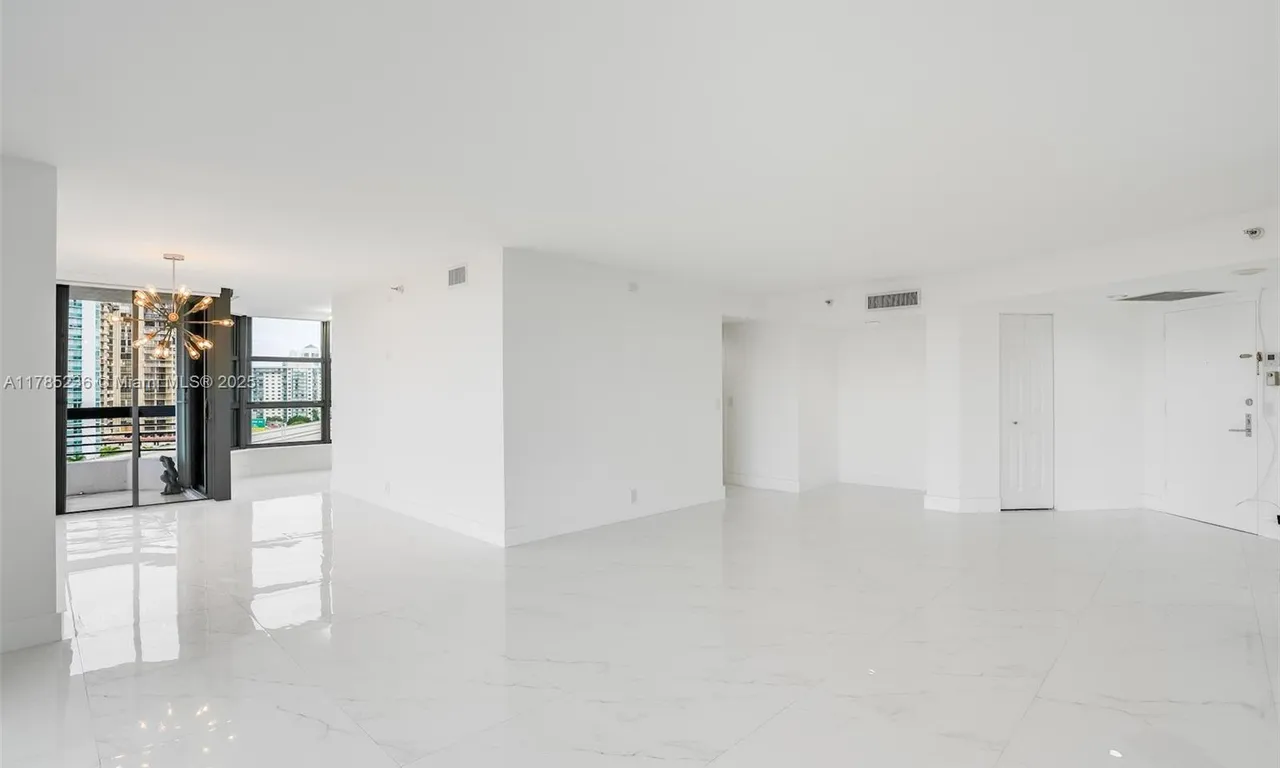 3500 Mystic Pointe Dr # 1205, Aventura FL 33180