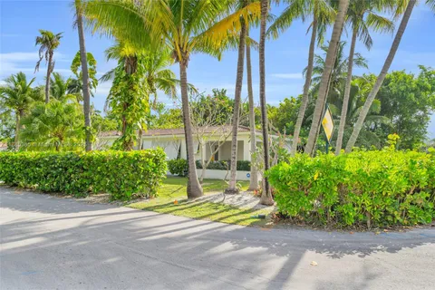 1165 NE 105th St, Miami Shores FL 33138