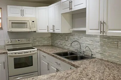 1810 W 56th St # 3127, Hialeah FL 33012