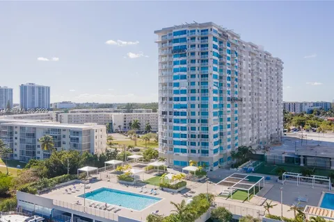 18011 Biscayne Blvd # 902, Aventura FL 33160
