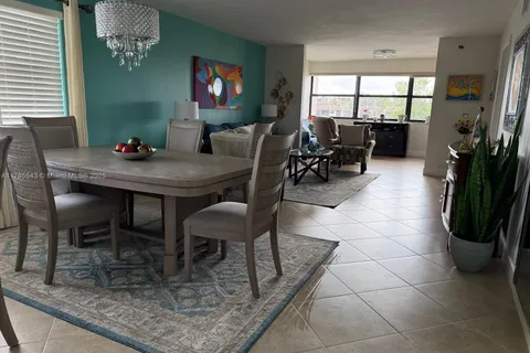 10207 Sunrise Lakes Blvd # 401, Sunrise FL 33322