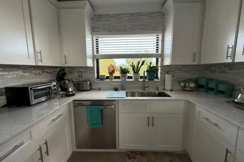 10207 Sunrise Lakes Blvd # 401, Sunrise FL 33322