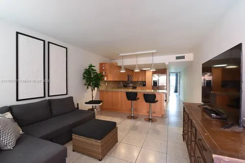 11365 SW 2nd St # 602, Sweetwater FL 33174