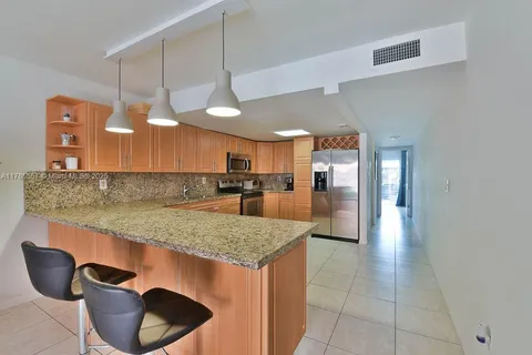 11365 SW 2nd St # 602, Sweetwater FL 33174