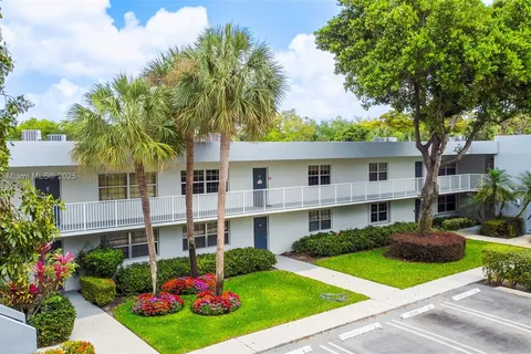 4221 W Palm Aire Dr # 203, Pompano Beach FL 33069