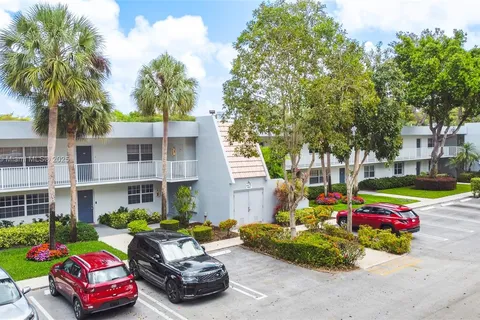 4221 W Palm Aire Dr # 203, Pompano Beach FL 33069