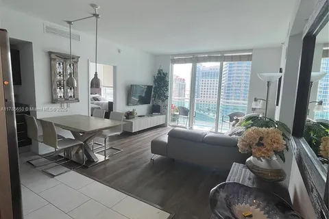 950 Brickell Bay Dr # 2907, Miami FL 33131