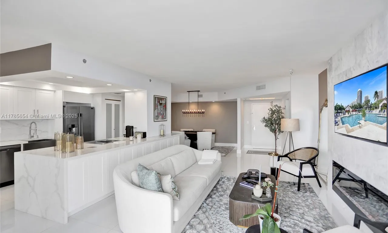 2000 Island Blvd # 2008, Aventura FL 33160