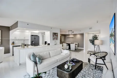 2000 Island Blvd # 2008, Aventura FL 33160