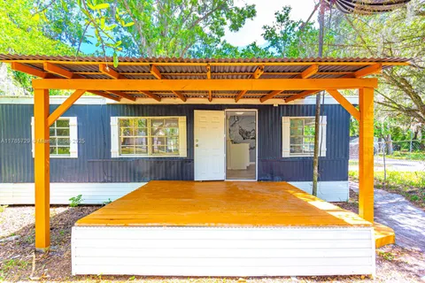 120 E Hicks St, Palatka FL 32177