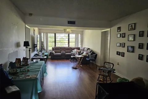 6085 Balboa Cir # 403, Boca Raton FL 33433