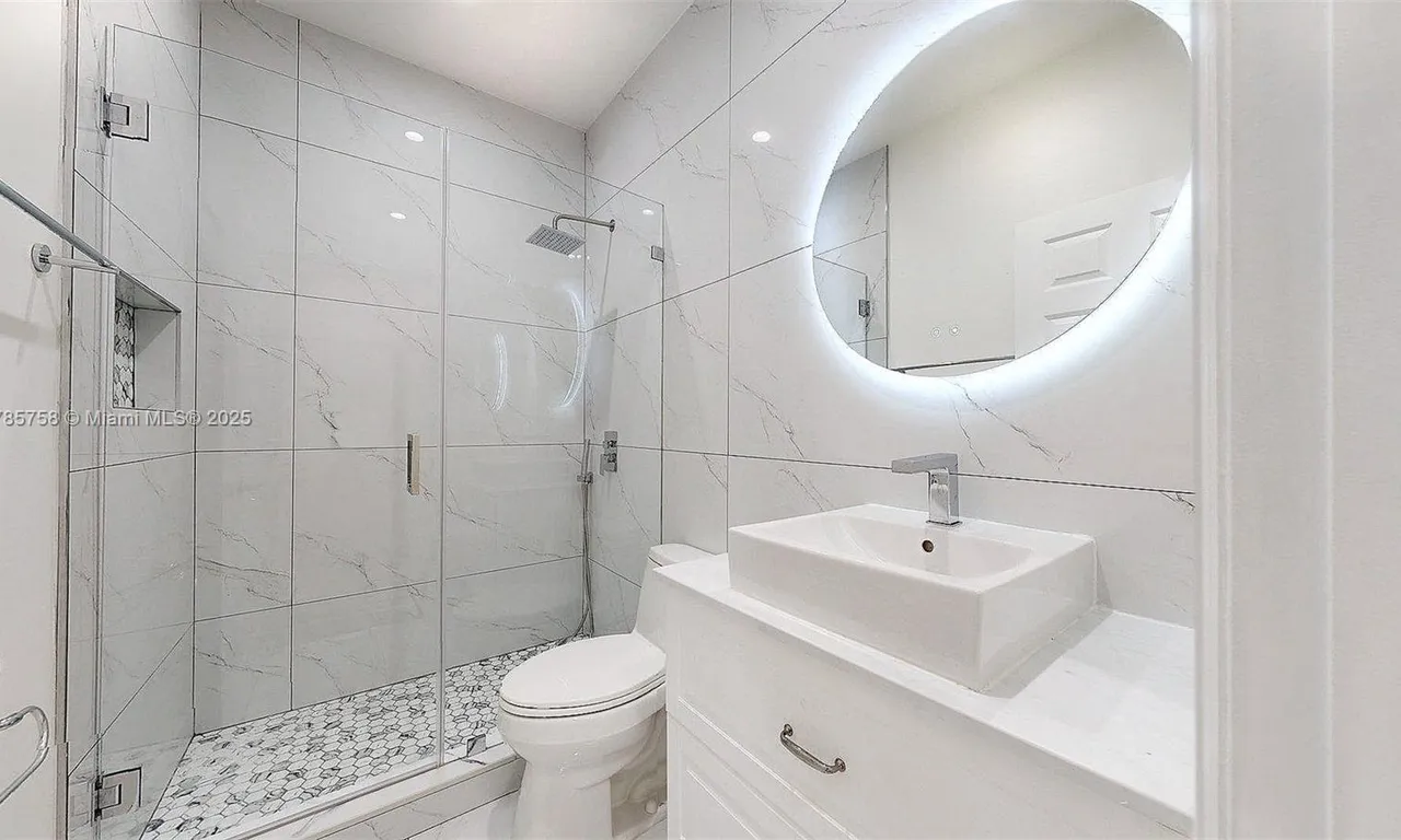 9231 W 32nd Ln, Hialeah FL 33018