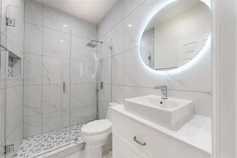 9231 W 32nd Ln, Hialeah FL 33018