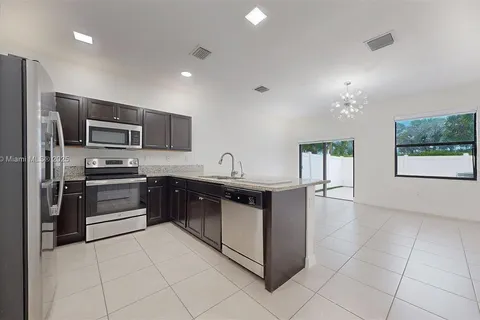 9231 W 32nd Ln, Hialeah FL 33018