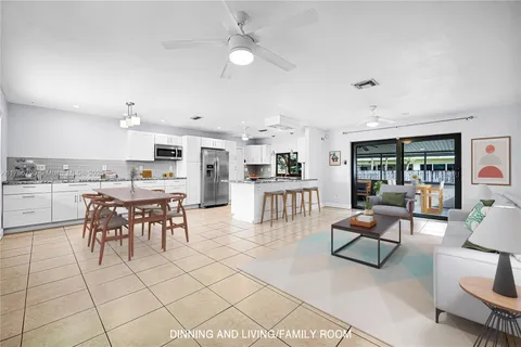 8451 NW 10th St, Pembroke Pines FL 33024
