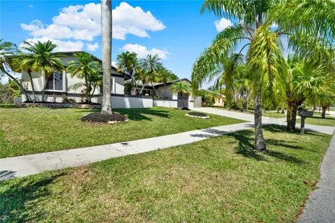 21420 SW 97th Pl, Cutler Bay FL 33189