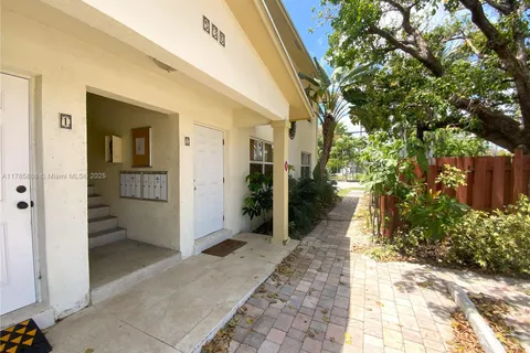 530 NE 15th Ct # 7, Fort Lauderdale FL 33304
