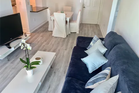 290 Sunrise # D, Key Biscayne FL 33149