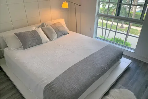 290 Sunrise # D, Key Biscayne FL 33149