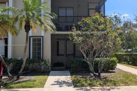 440 Lakeview Dr # 104, Weston FL 33326