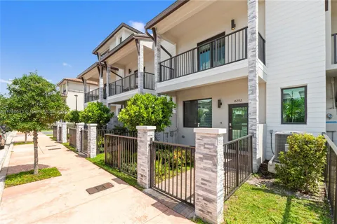 8292 NW 43 Street, Doral FL 33166