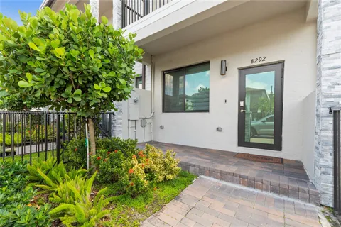 8292 NW 43 Street, Doral FL 33166