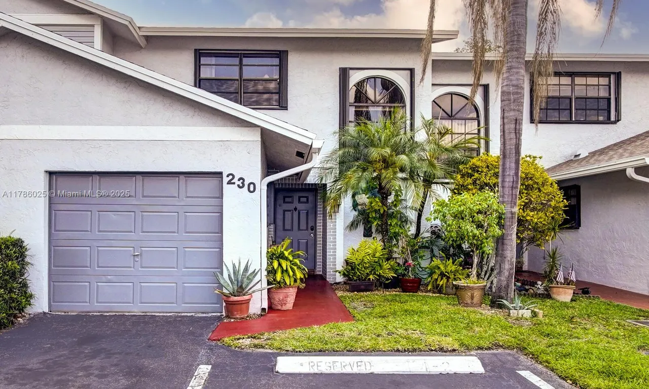 230 NW 106th Ter, Pembroke Pines FL 33026