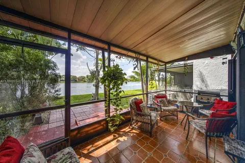 230 NW 106th Ter, Pembroke Pines FL 33026