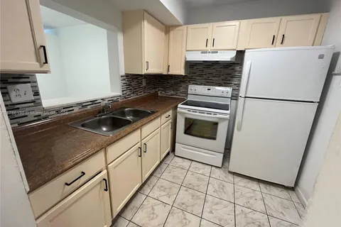 3710 NW 21st St # 211, Lauderdale Lakes FL 33311