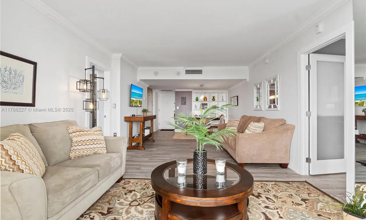 3625 N Country Club Dr # 902, Aventura FL 33180