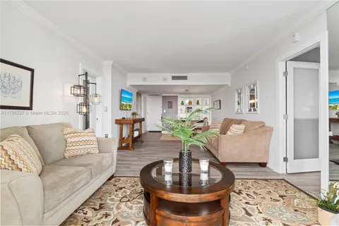 3625 N Country Club Dr # 902, Aventura FL 33180