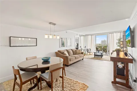 3625 N Country Club Dr # 902, Aventura FL 33180