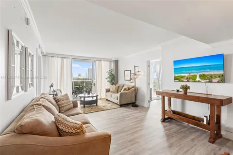 3625 N Country Club Dr # 902, Aventura FL 33180