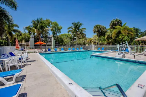 491 RACQUET CLUB RD # 113, Weston FL 33326