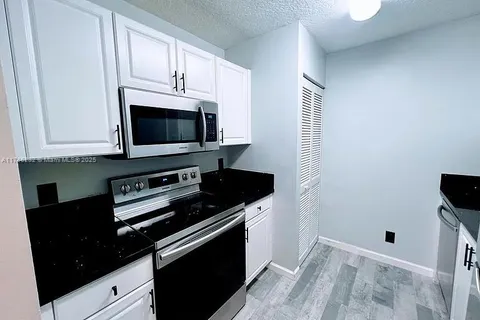 649 E Sheridan St # 112, Dania Beach FL 33004
