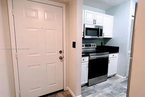 649 E Sheridan St # 112, Dania Beach FL 33004