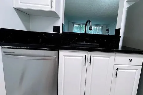 649 E Sheridan St # 112, Dania Beach FL 33004