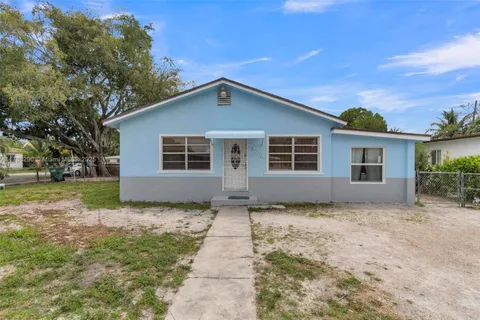 1006 NW 112th Ter, Miami FL 33168